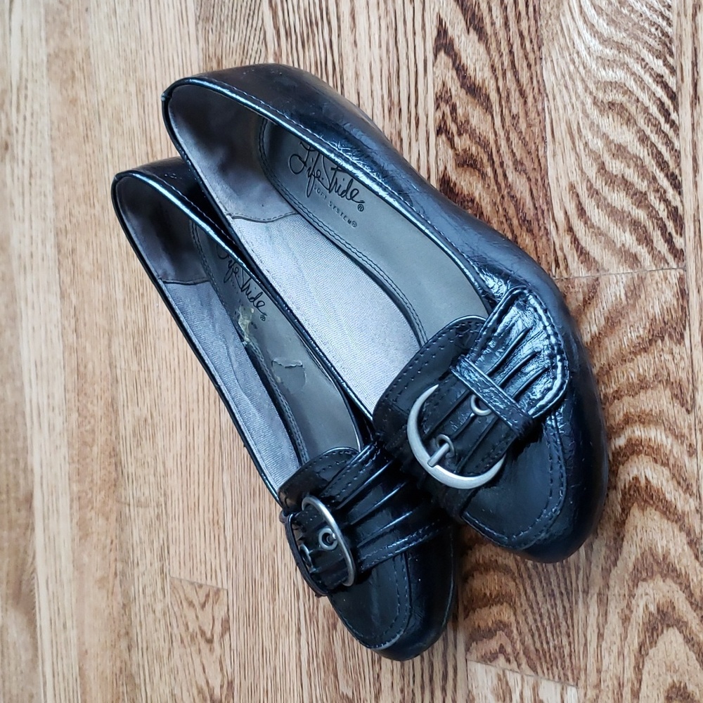 (6.5M) Life Stride Soft Systems Low Wedge Loafers Buckle Accent Office Workwear